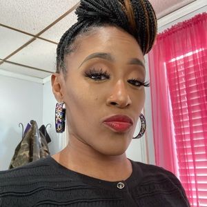 Meet your Posher, Nikolle